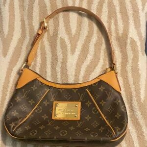 Authentic Louis Vuitton Thames PM Monogram M56384 Bag